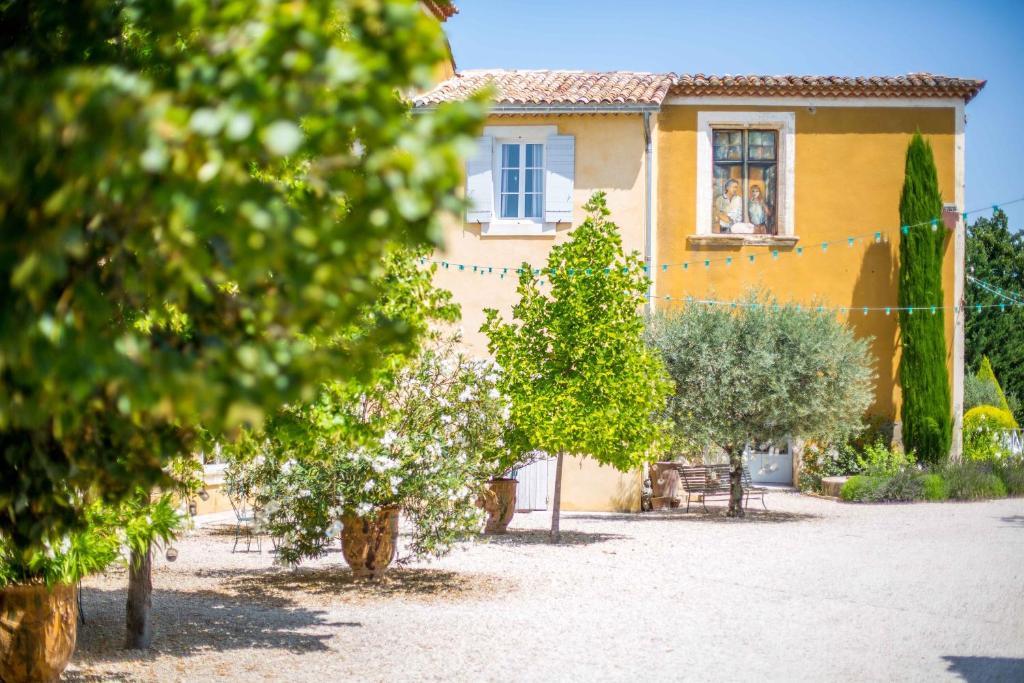 Hotel Domaine De Blanche Fleur Châteauneuf-de-Gadagne Zewnętrze zdjęcie